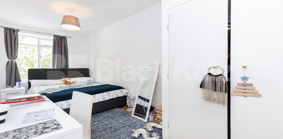 			CENTRAL LOCATION, 3 Bedroom, 1 bath, 1 reception Maisonette			 Compton Street EC1, CLERKENWELL / FARRINGDON